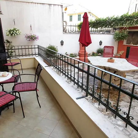 Coce Apartman *